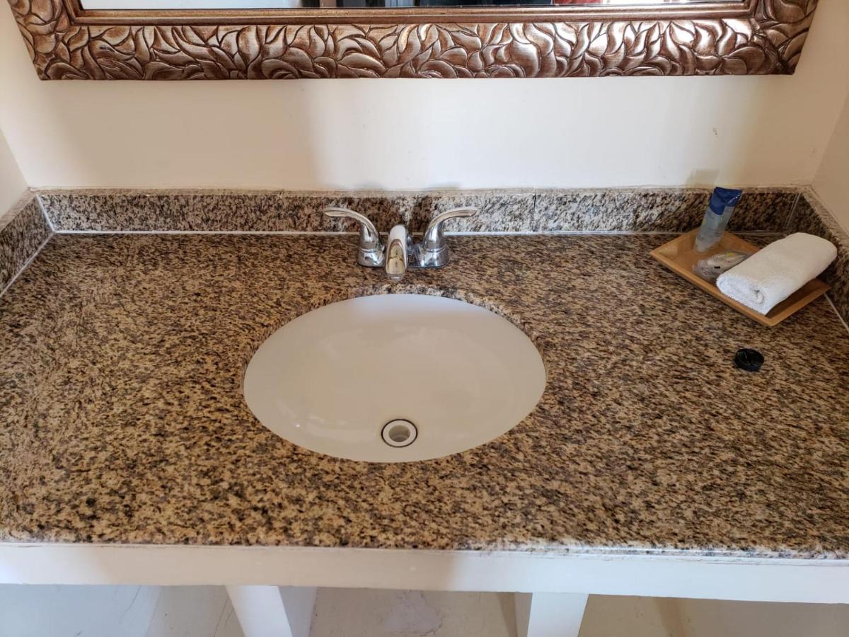 Durazno Inn Nuevo Casas Grandes ภายนอก รูปภาพ